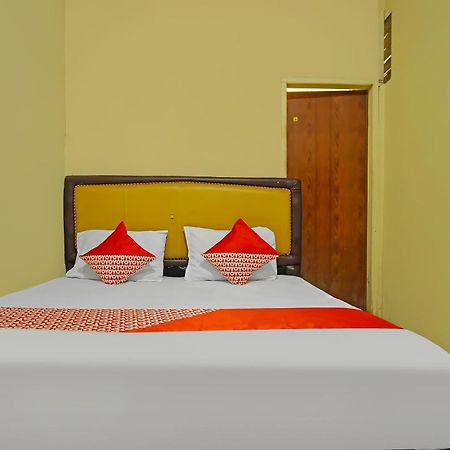 Oyo 92577 Hotel Sidikalang Near Kejaksaan Negeri Dairi Екстер'єр фото