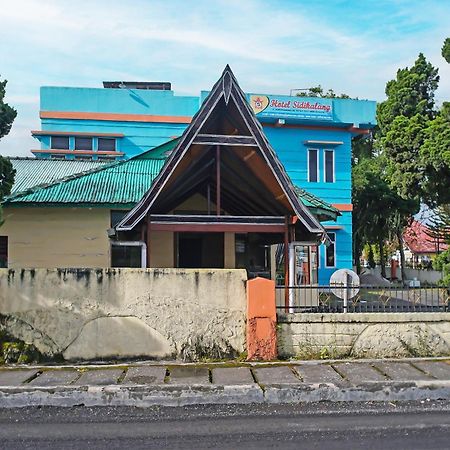 Oyo 92577 Hotel Sidikalang Near Kejaksaan Negeri Dairi Екстер'єр фото