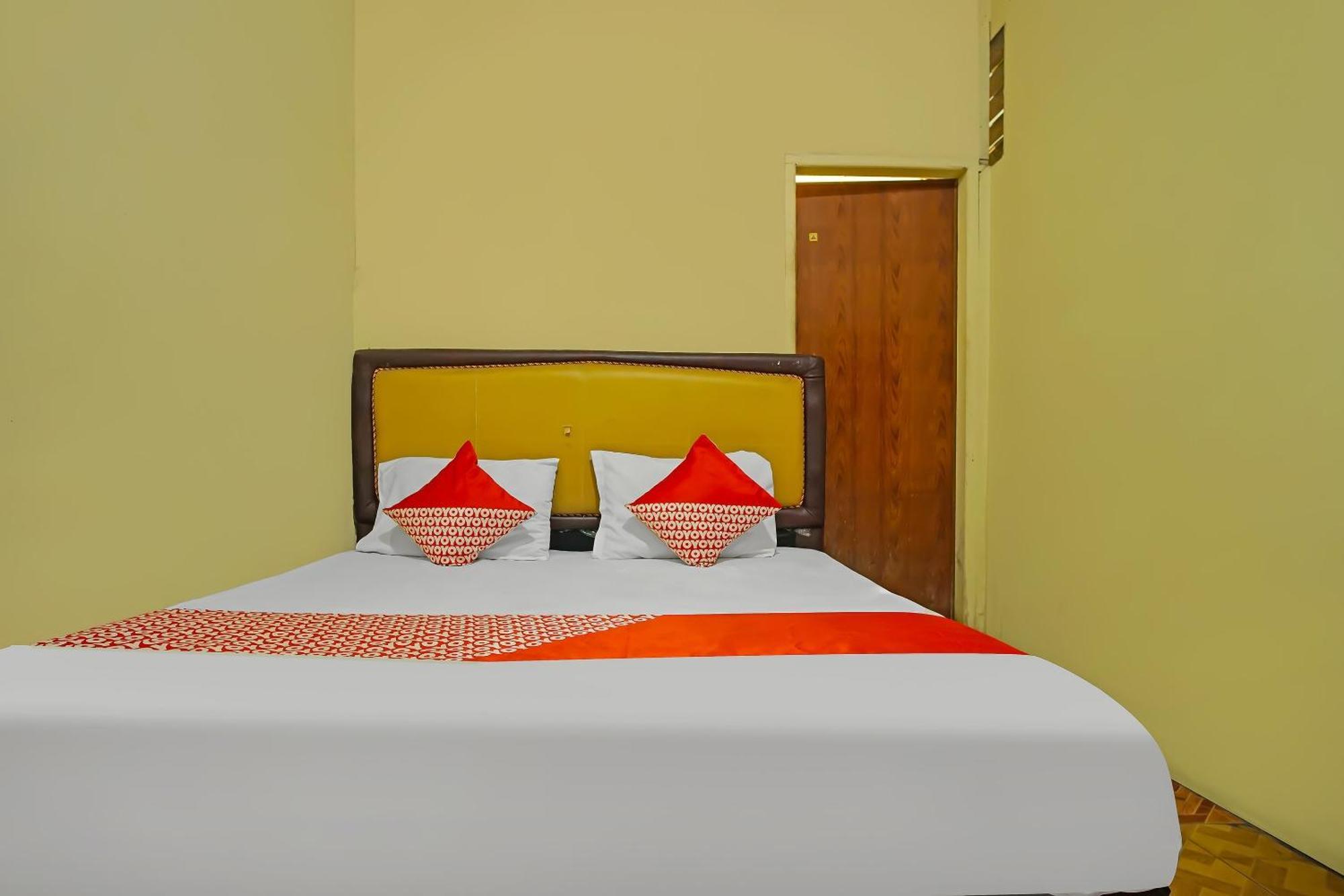 Oyo 92577 Hotel Sidikalang Near Kejaksaan Negeri Dairi Екстер'єр фото