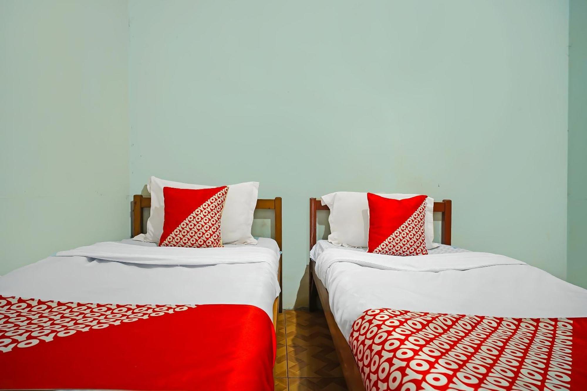 Oyo 92577 Hotel Sidikalang Near Kejaksaan Negeri Dairi Екстер'єр фото