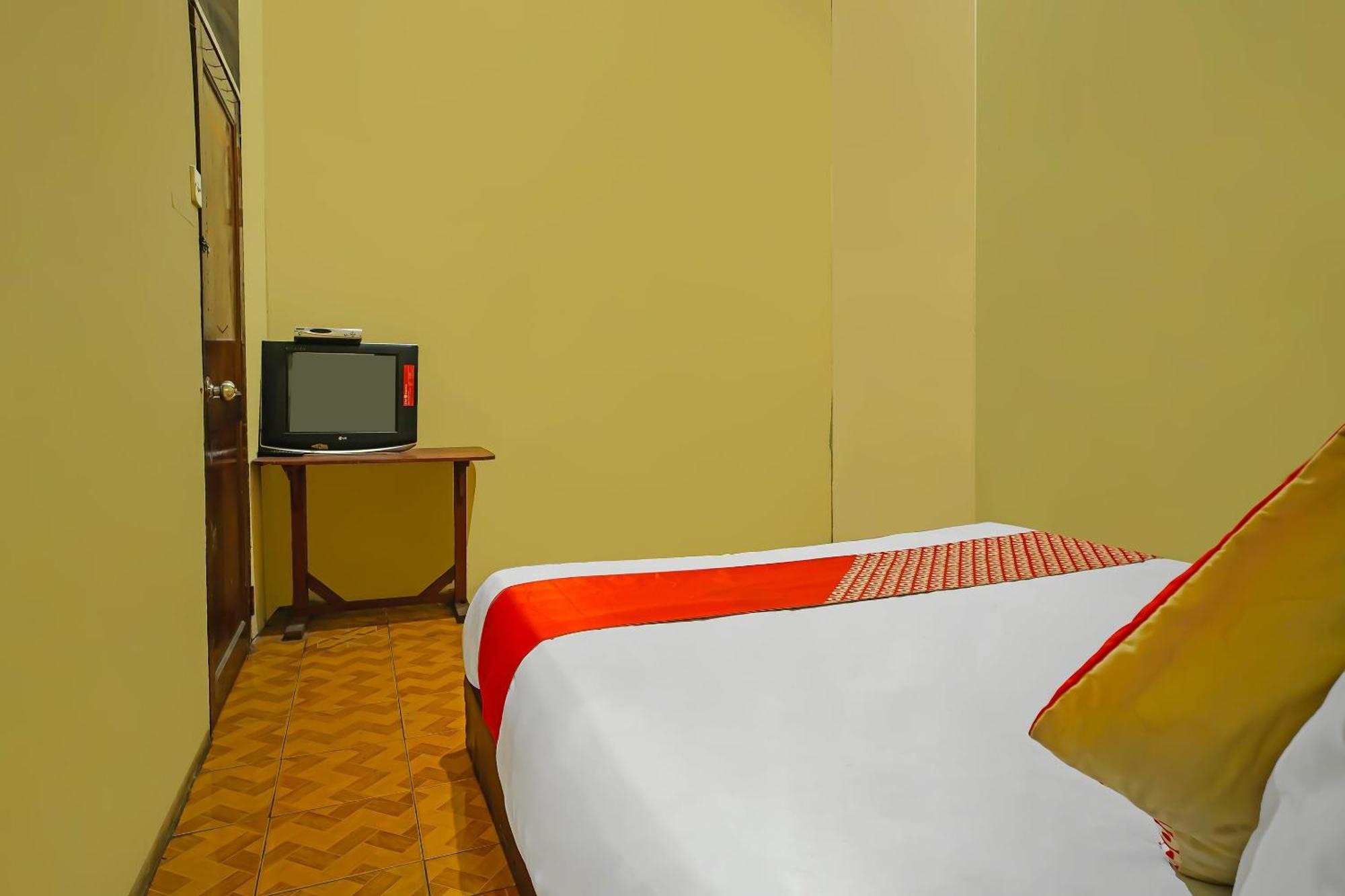 Oyo 92577 Hotel Sidikalang Near Kejaksaan Negeri Dairi Екстер'єр фото