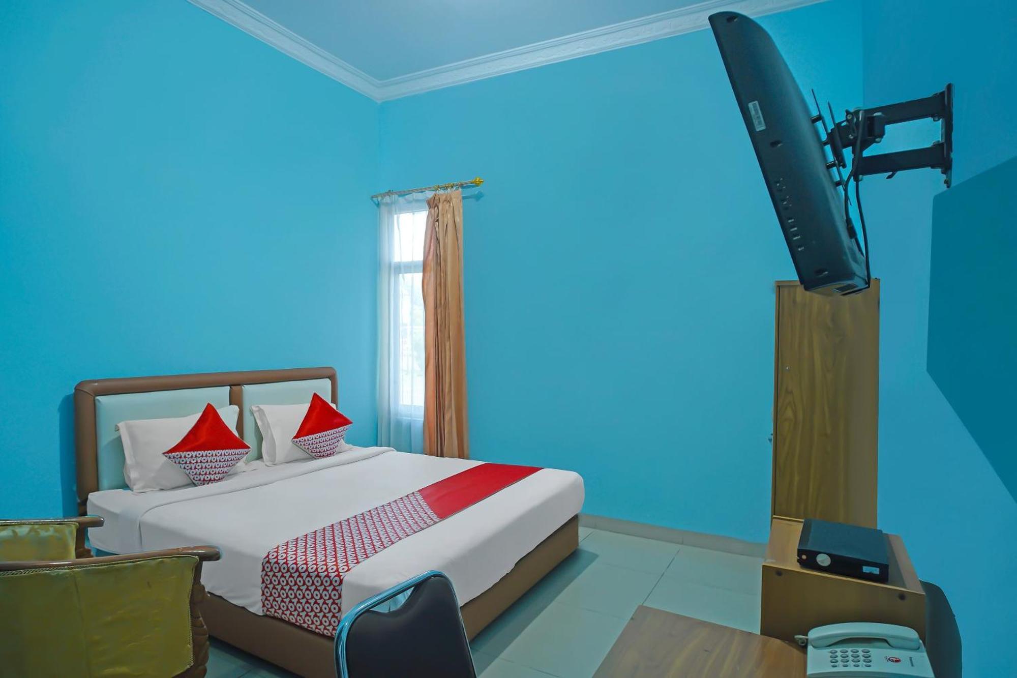 Oyo 92577 Hotel Sidikalang Near Kejaksaan Negeri Dairi Екстер'єр фото