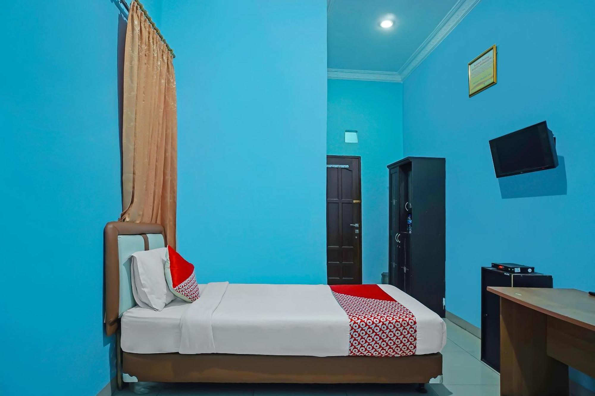 Oyo 92577 Hotel Sidikalang Near Kejaksaan Negeri Dairi Екстер'єр фото
