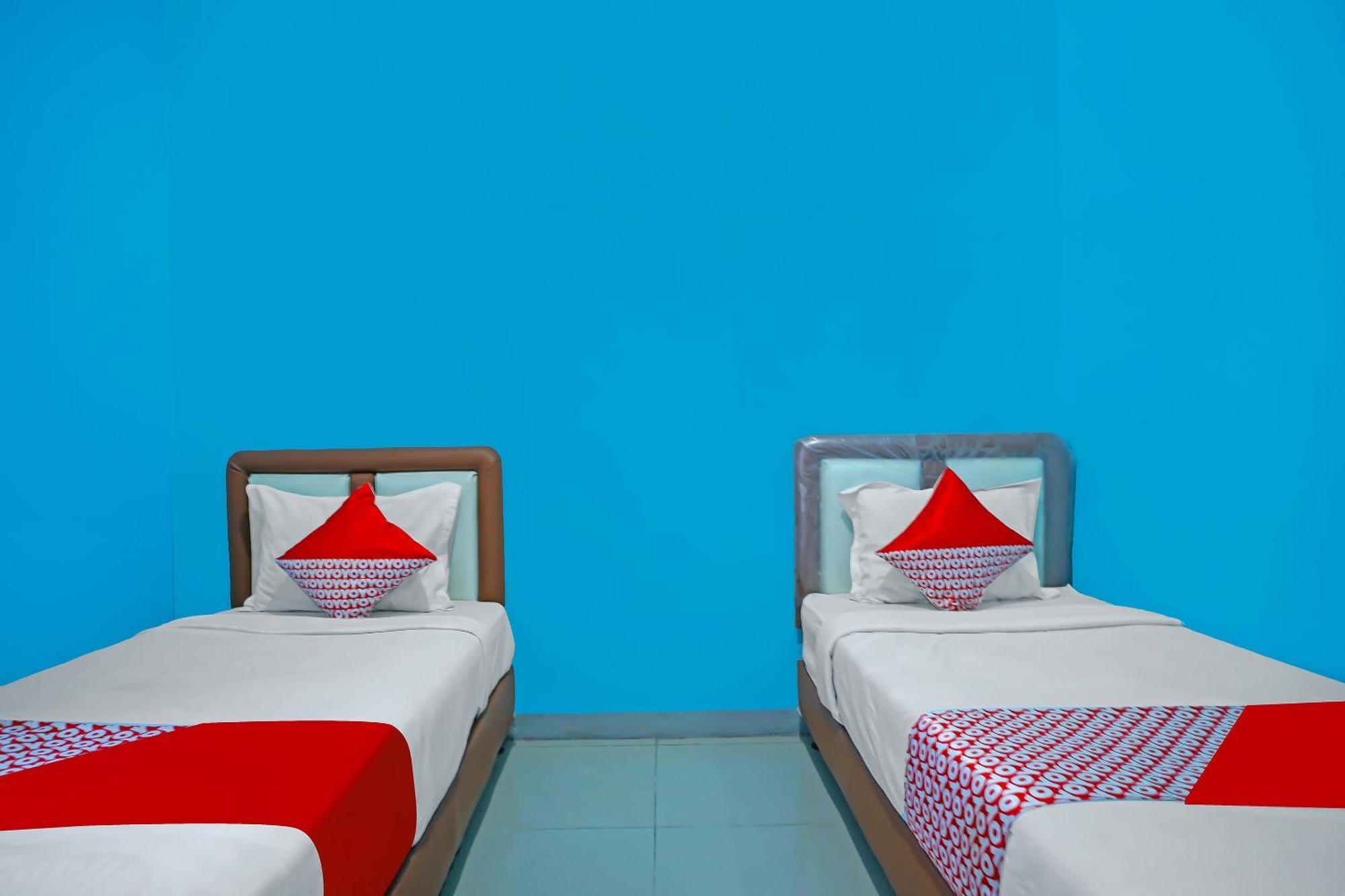 Oyo 92577 Hotel Sidikalang Near Kejaksaan Negeri Dairi Екстер'єр фото