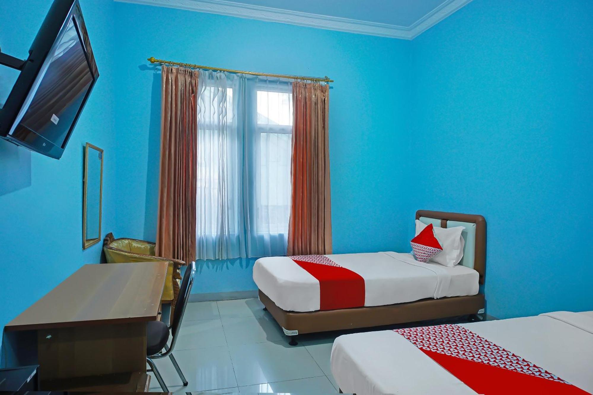 Oyo 92577 Hotel Sidikalang Near Kejaksaan Negeri Dairi Екстер'єр фото