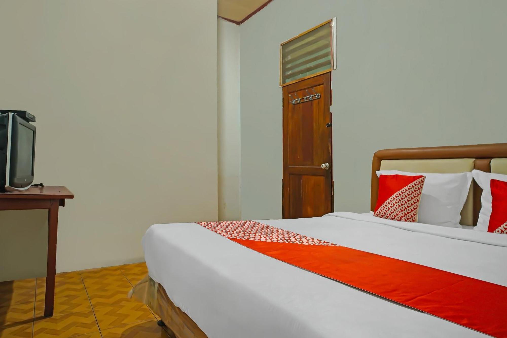 Oyo 92577 Hotel Sidikalang Near Kejaksaan Negeri Dairi Екстер'єр фото