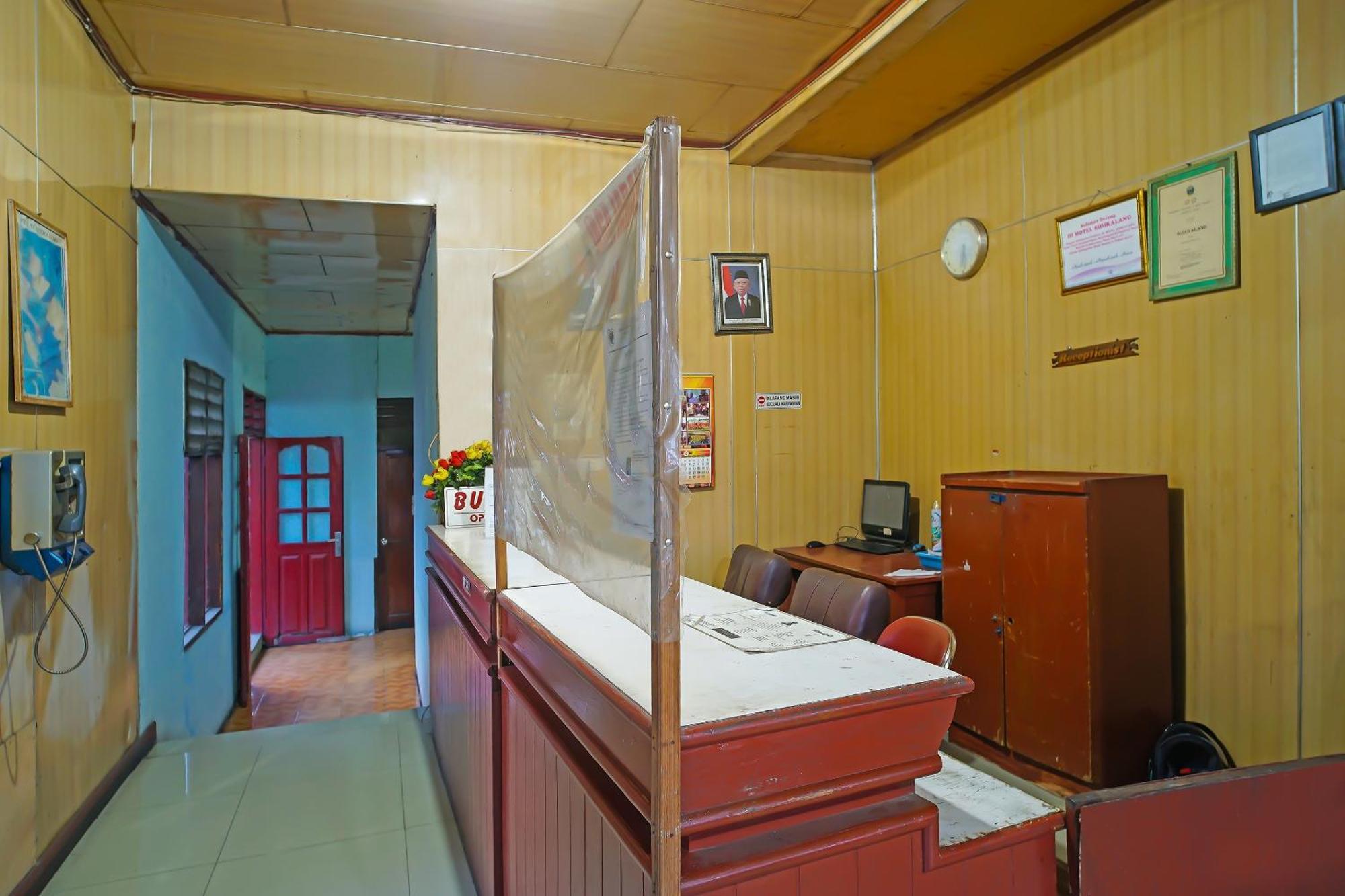 Oyo 92577 Hotel Sidikalang Near Kejaksaan Negeri Dairi Екстер'єр фото
