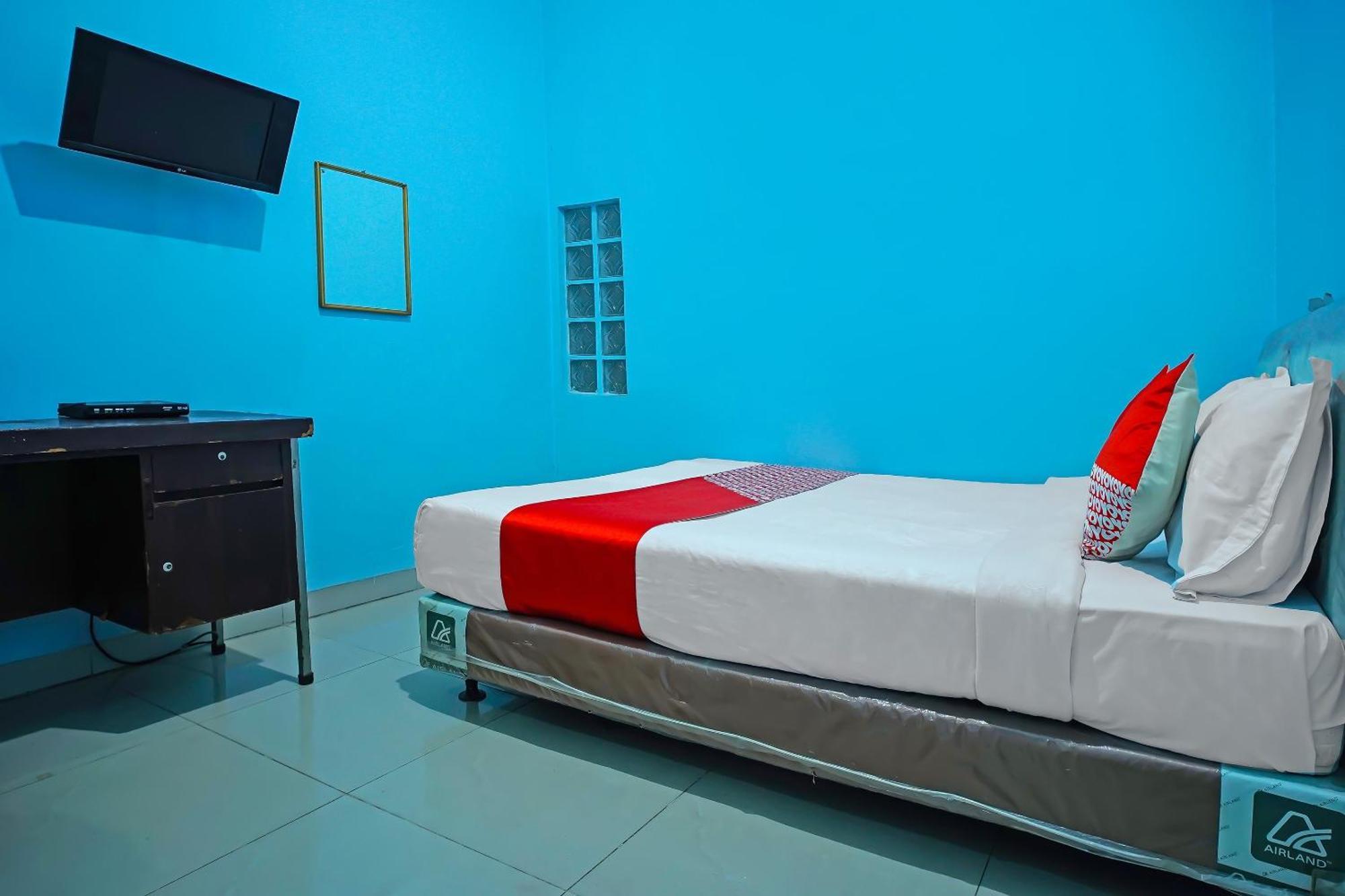 Oyo 92577 Hotel Sidikalang Near Kejaksaan Negeri Dairi Екстер'єр фото