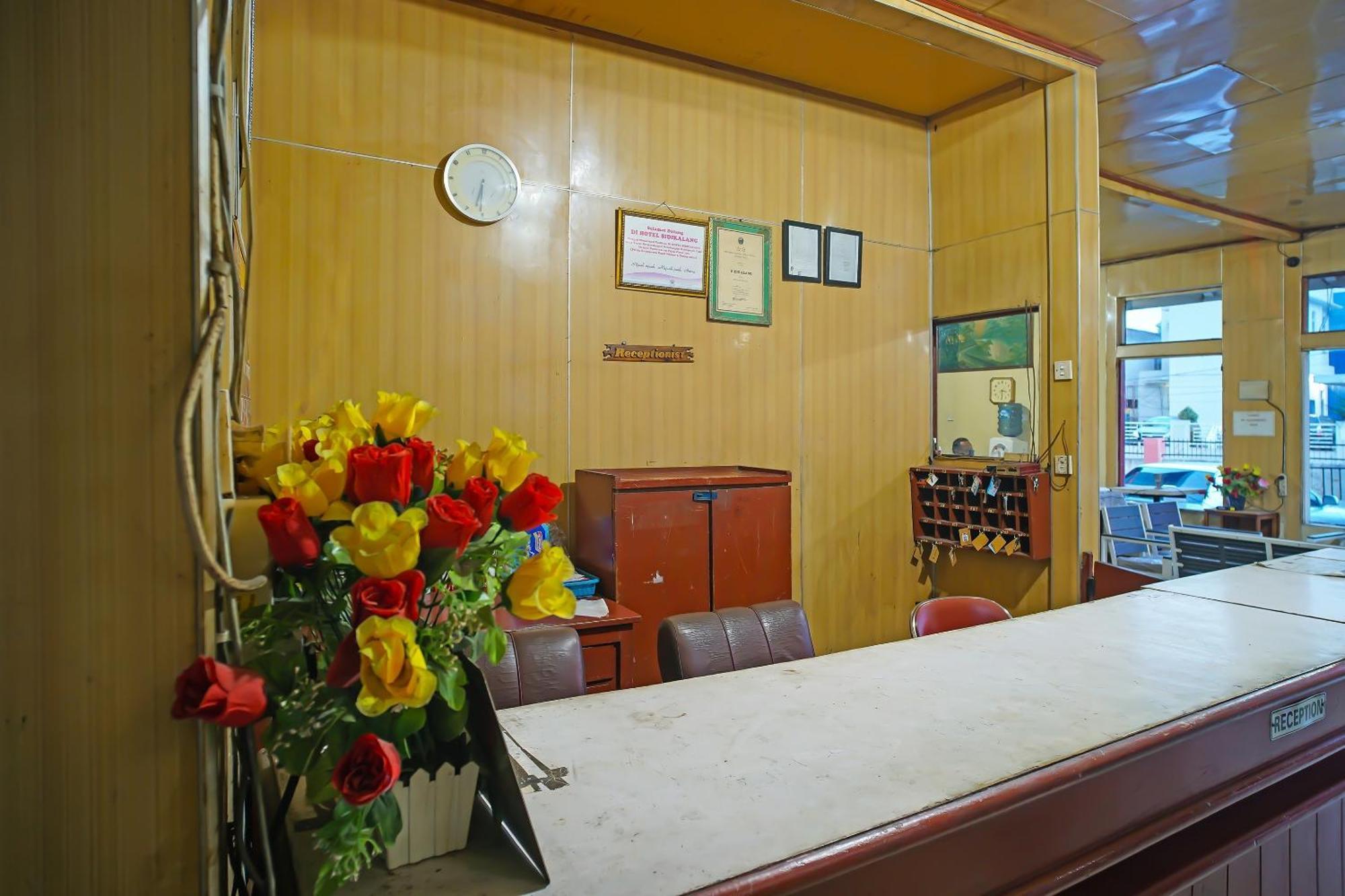 Oyo 92577 Hotel Sidikalang Near Kejaksaan Negeri Dairi Екстер'єр фото
